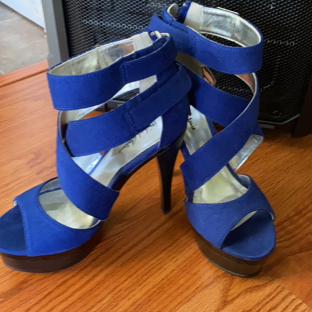 Platform sandals